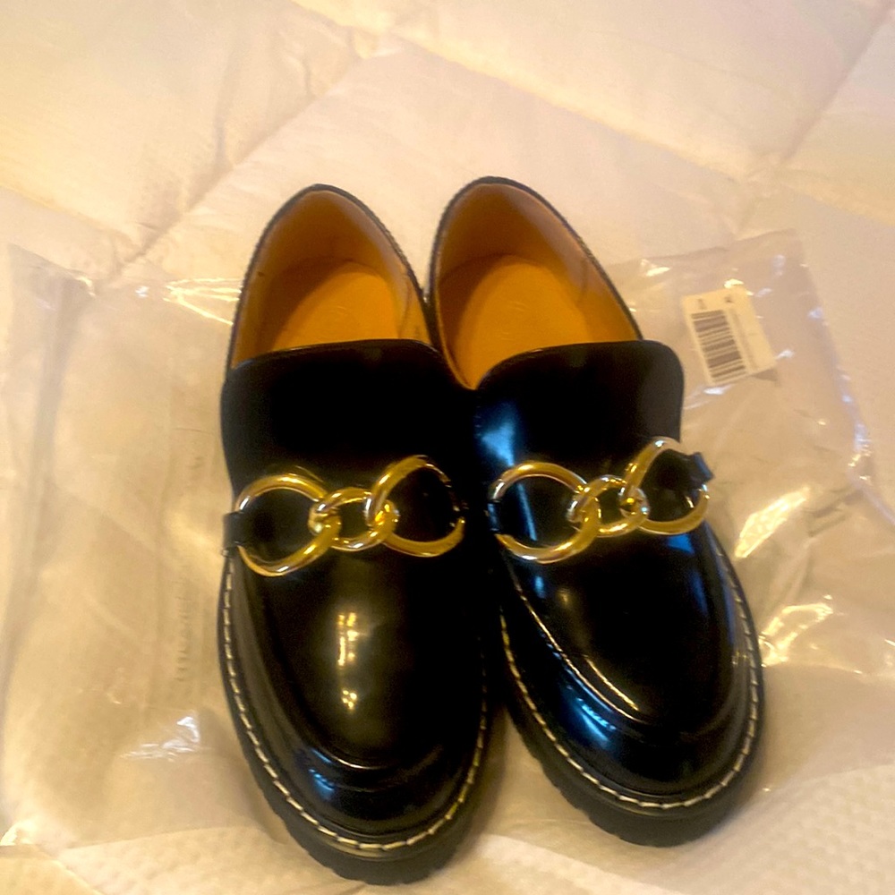UO brand loafers with gold chain trim sz 6
